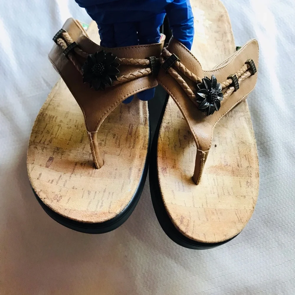 Alegria Women's Tan Sandals